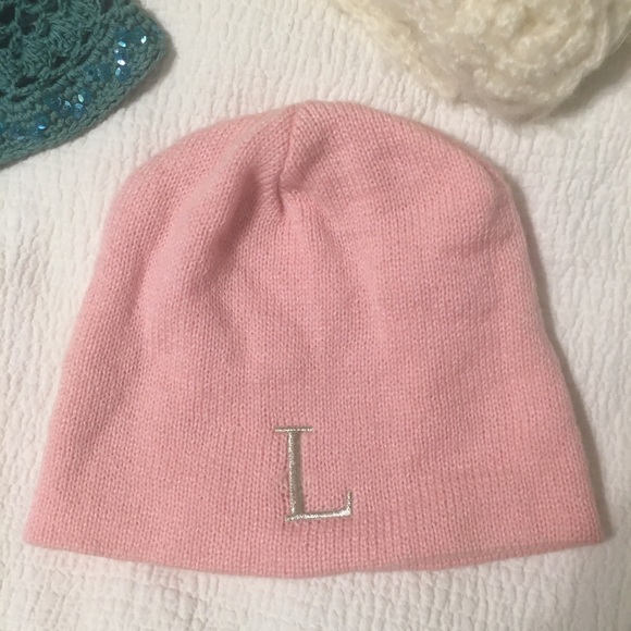 ⭐️ FREE w/ Bundle Purchase! Winter hats and scarf - Picture 2 of 5